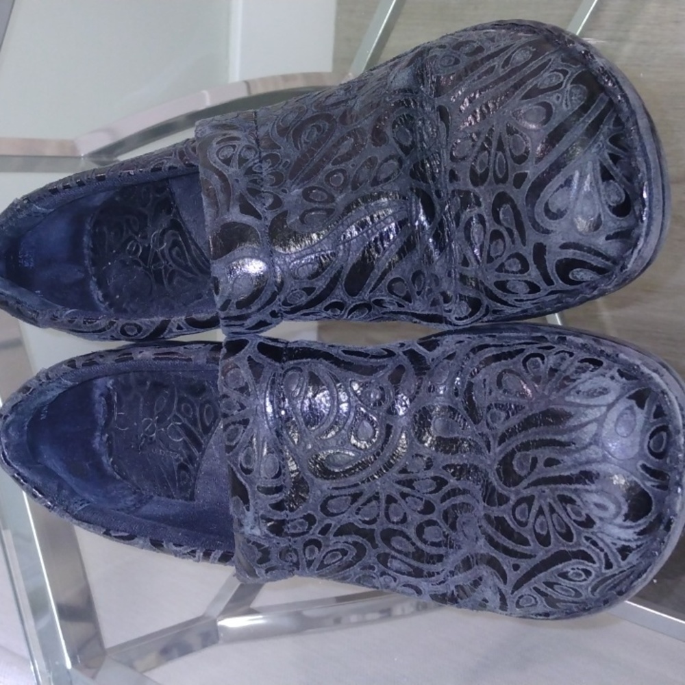 B.O.C. Women's Peggy Black Leather All Day Slip On Clog w/Etched Floral …